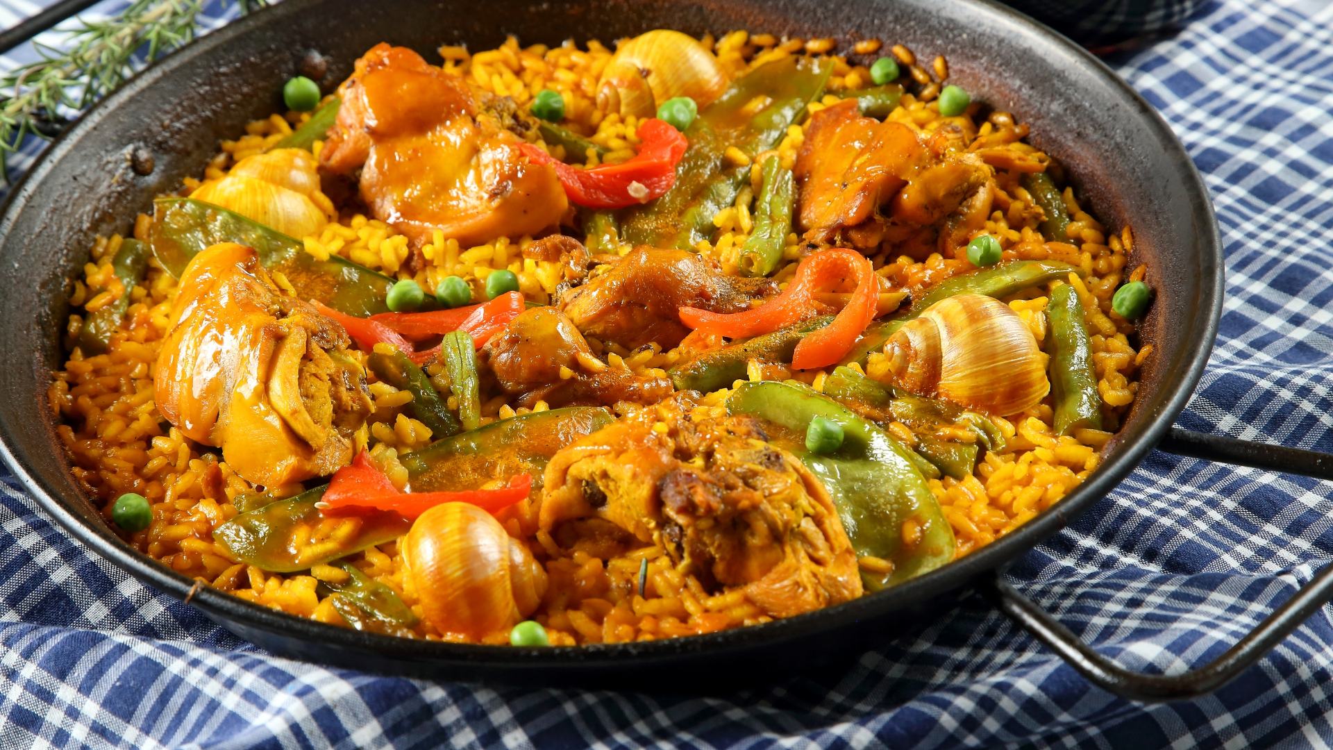 Los Secretos de un Buen Caldo en la Paella: El Alma de un Platillo Perfecto